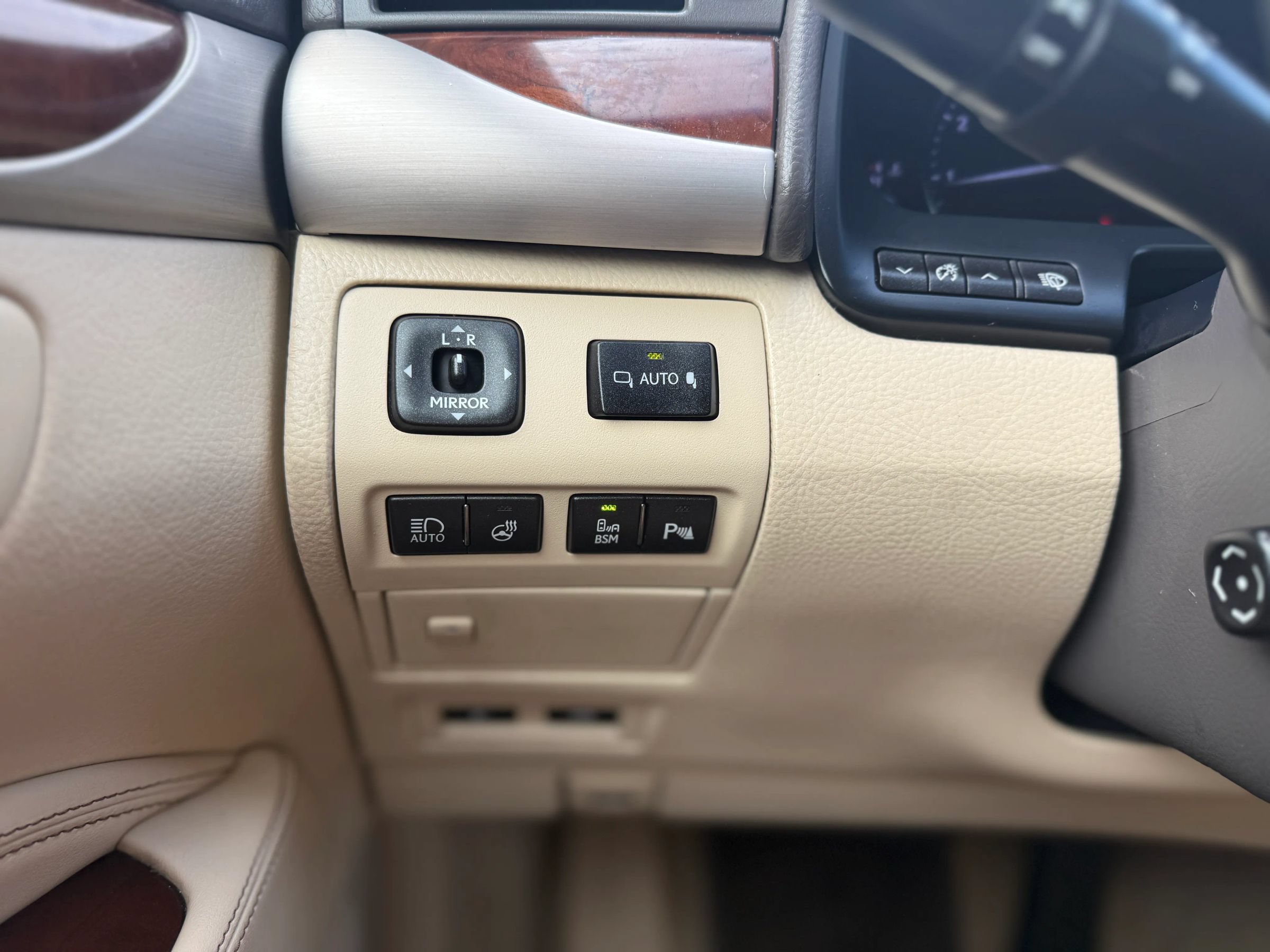 Used 2014 Lexus LS 460 L RWD image 28