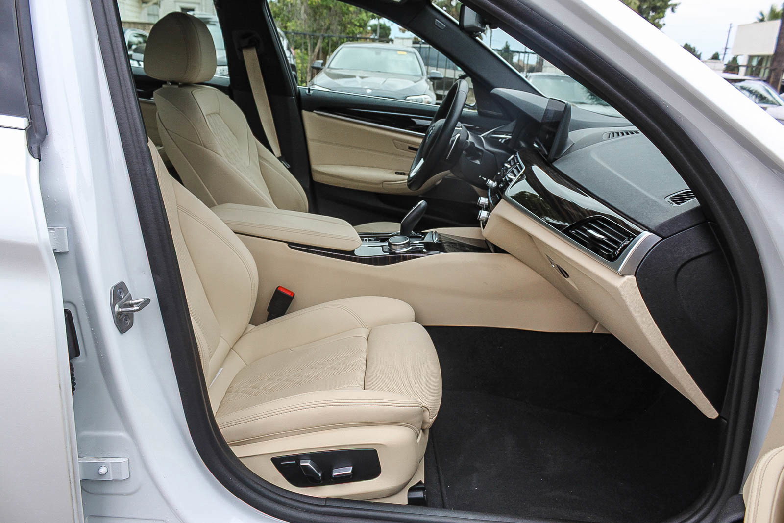 Certified 2023 BMW 530i w/ Premium Package image 16