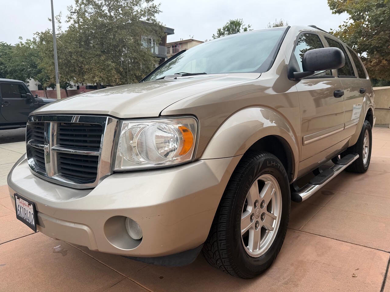 Used 2009 Dodge Durango SLT w/ Technology Group II image 2