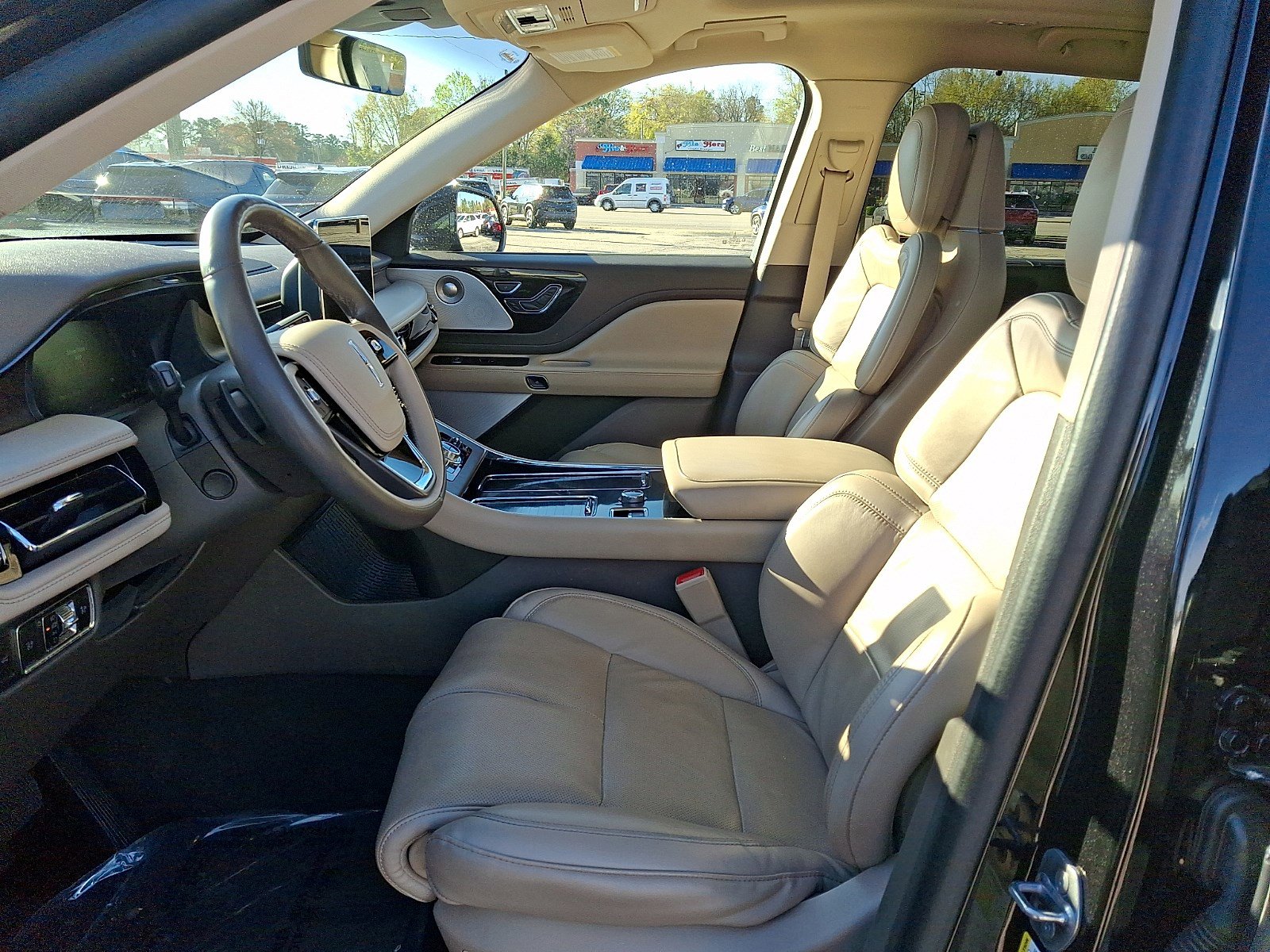 Certified 2023 Lincoln Aviator Reserve w/ Equipment Group 201A image 12