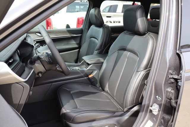 New 2026 Jeep Grand Cherokee Limited image 12