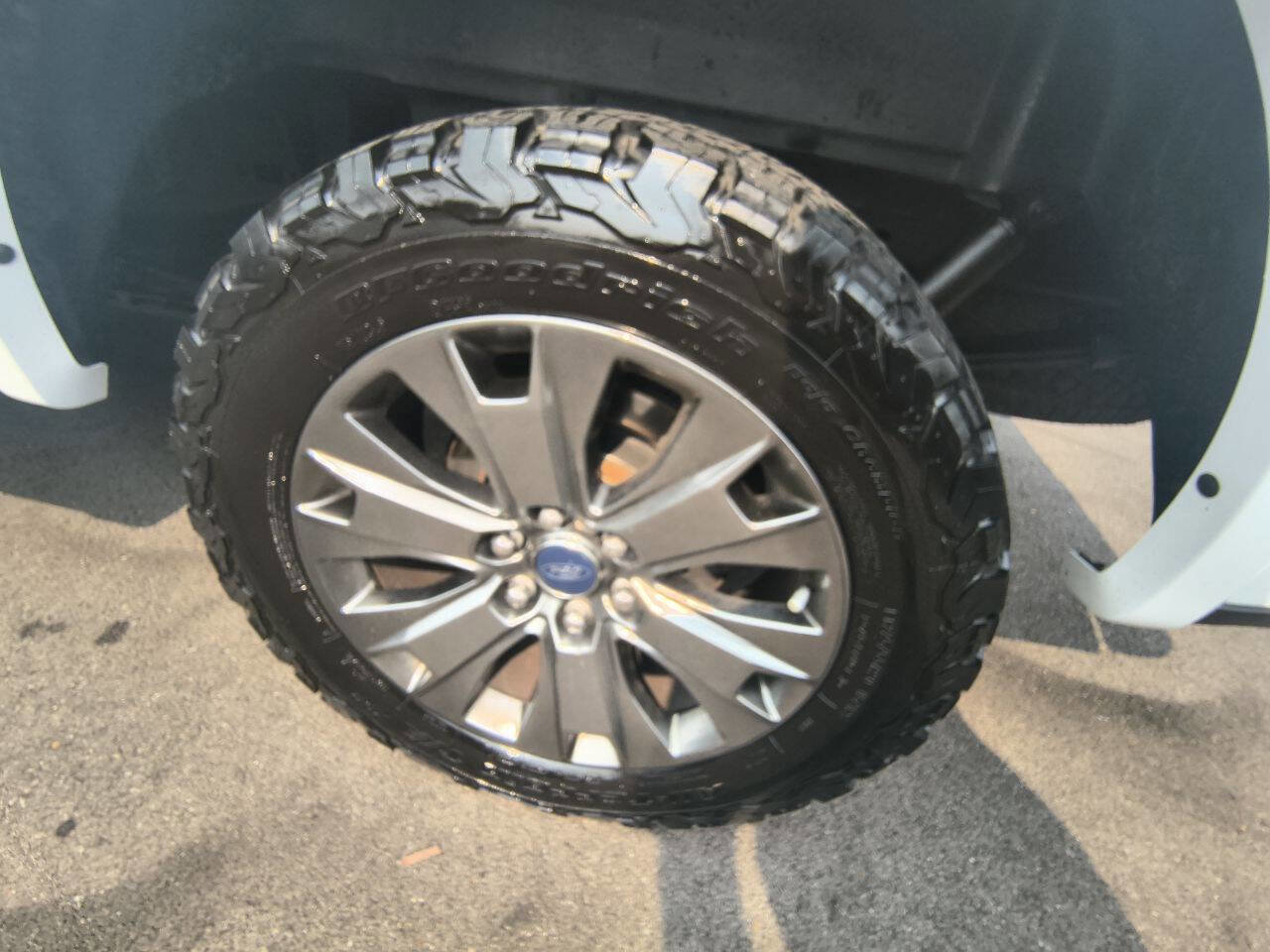 Used 2017 Ford F150 Lariat w/ Equipment Group 502A Luxury image 9