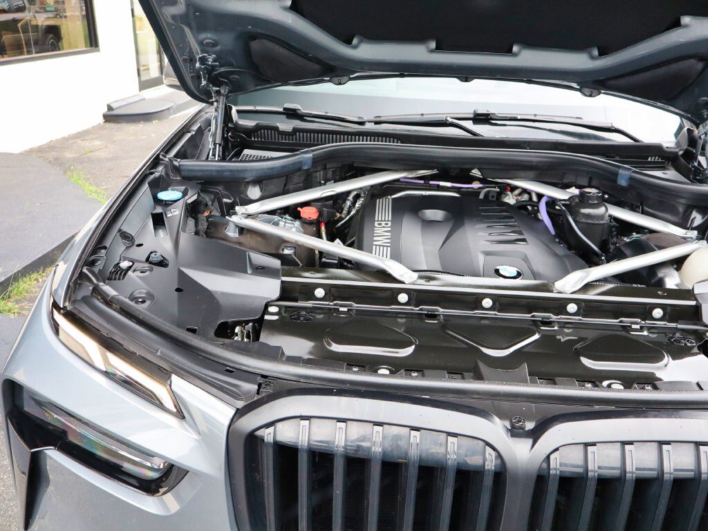 Used 2025 BMW X7 xDrive40i w/ M Sport Package AWD/4WD image 63