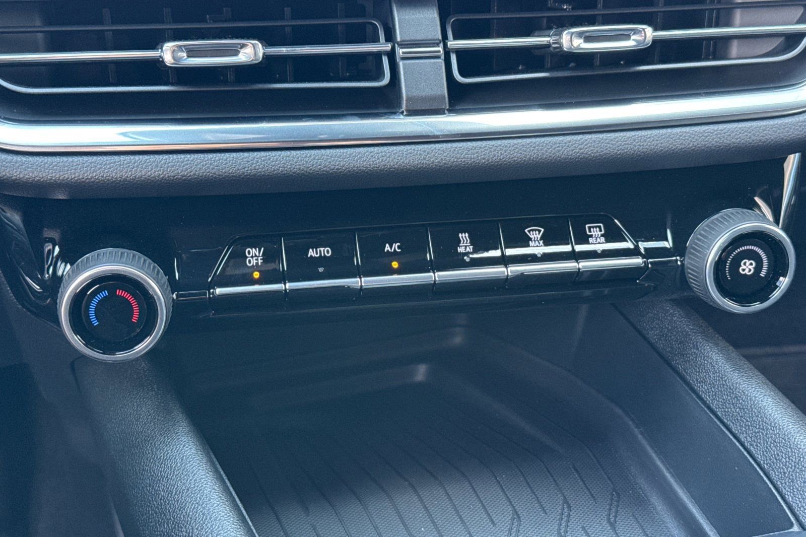 Used 2026 Chevrolet Equinox EV LT w/ Comfort Package image 30