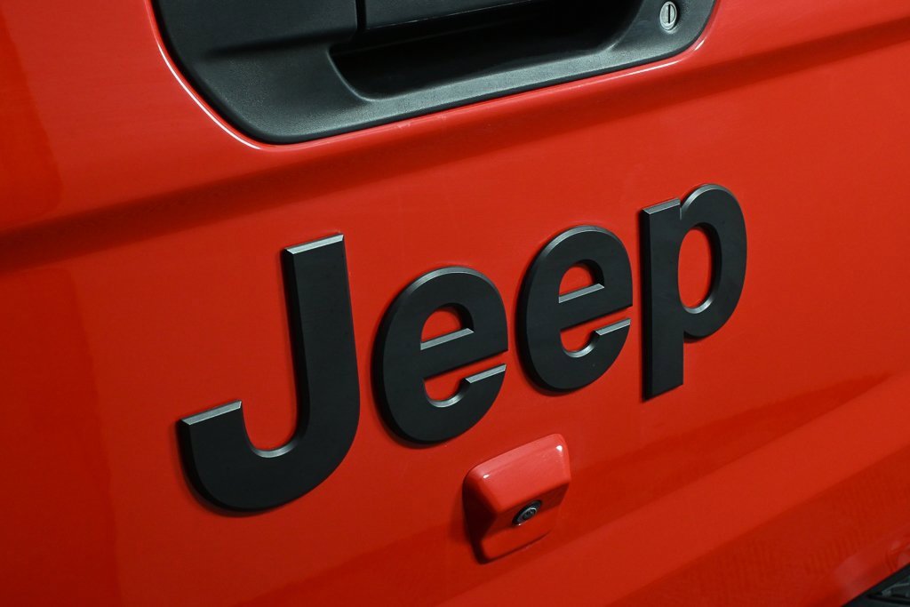 Used 2025 Jeep Gladiator Sport image 24