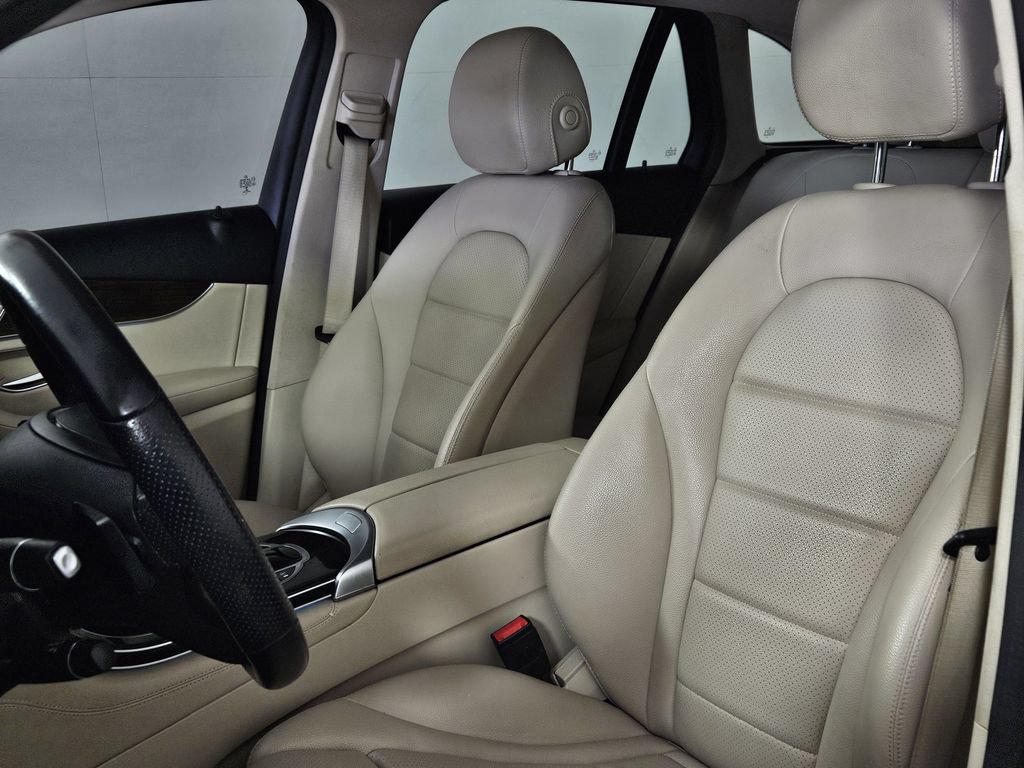 Used 2019 Mercedes-Benz GLC 300 4MATIC w/ Premium Package image 21