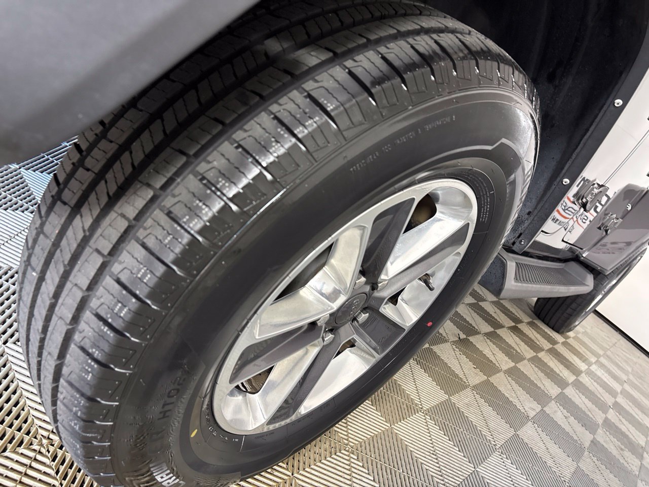 Used 2022 Jeep Wrangler Unlimited Sahara AWD/4WD image 30