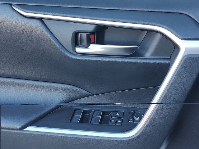 Used 2019 Toyota RAV4 XLE Premium FWD image 24