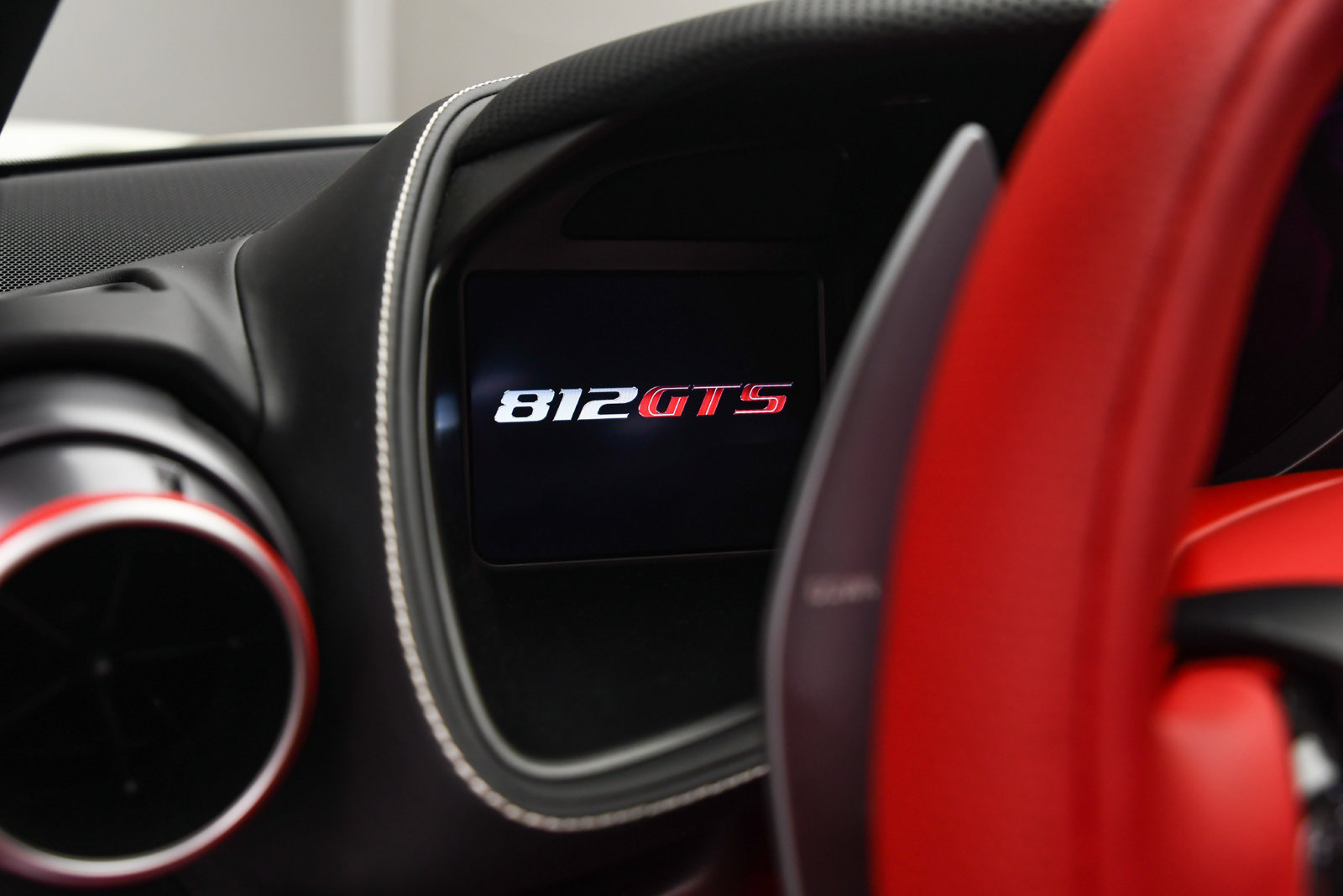 Used 2022 Ferrari 812 GTS RWD image 24