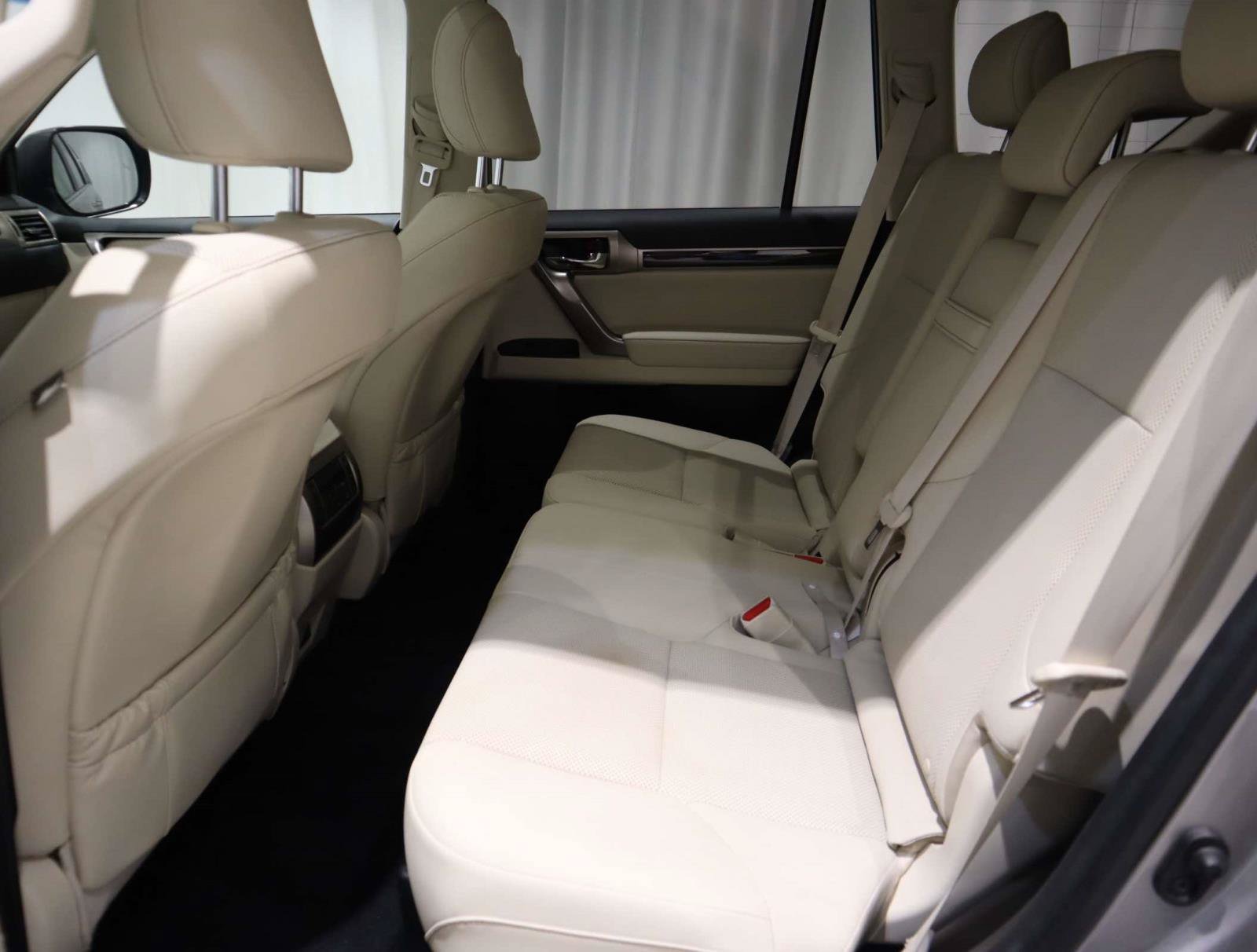 Used 2020 Lexus GX 460 Premium w/ Premium Package AWD/4WD image 14