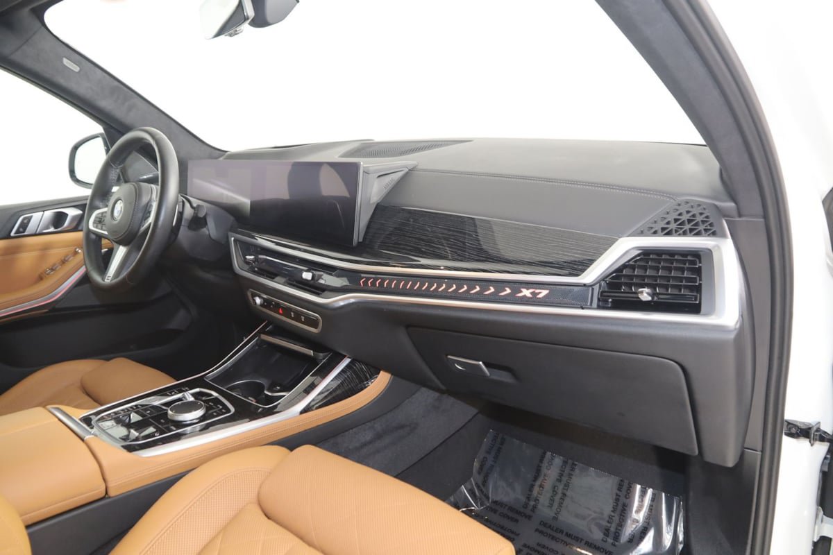 Used 2024 BMW X7 xDrive40i w/ M Sport Package AWD/4WD image 49