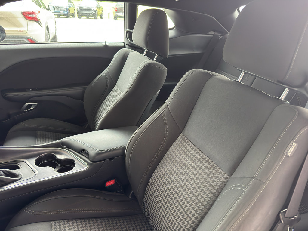 Used 2016 Dodge Challenger SXT RWD image 12