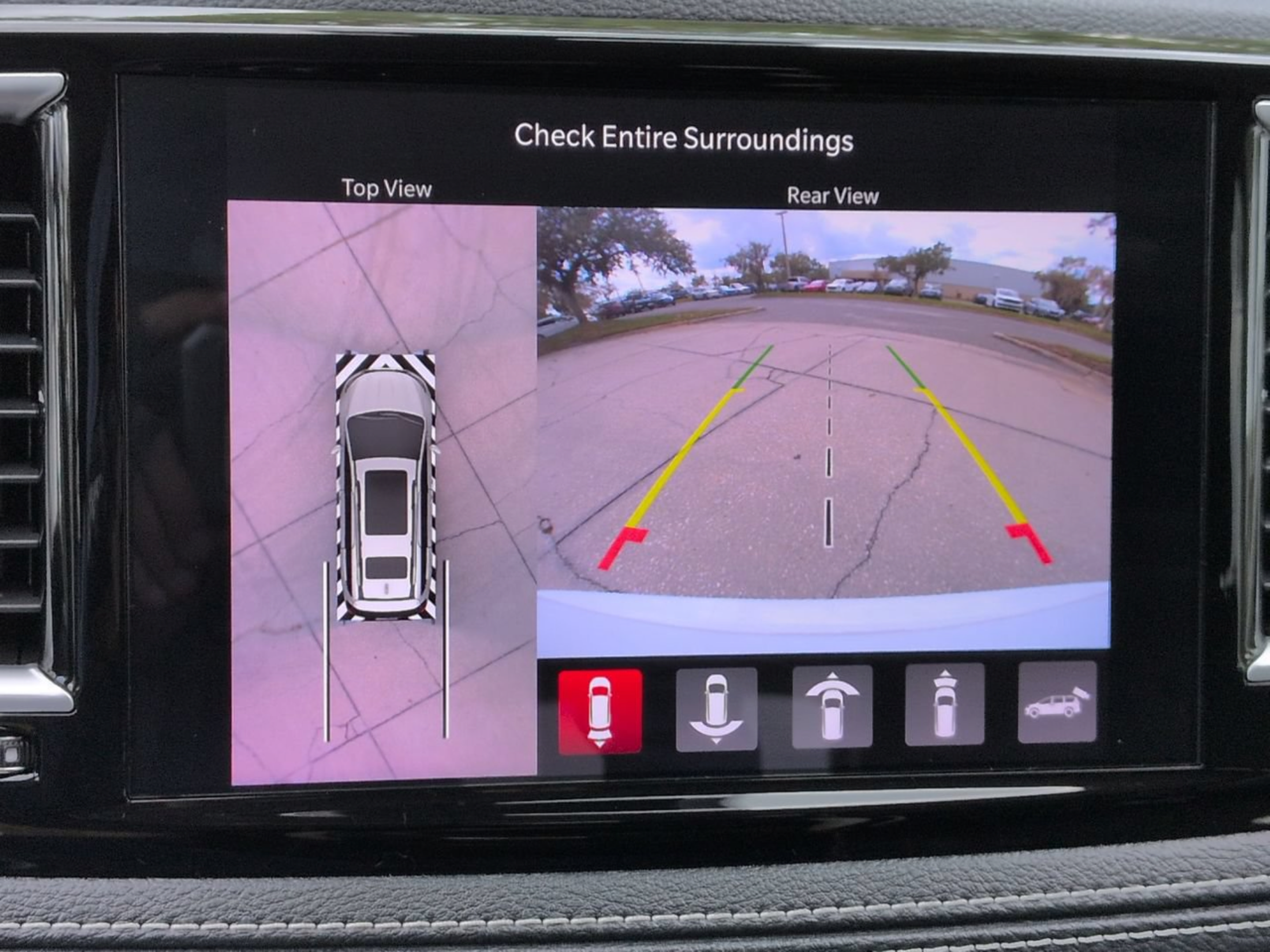 Used 2022 Chrysler Pacifica Limited AWD/4WD image 28
