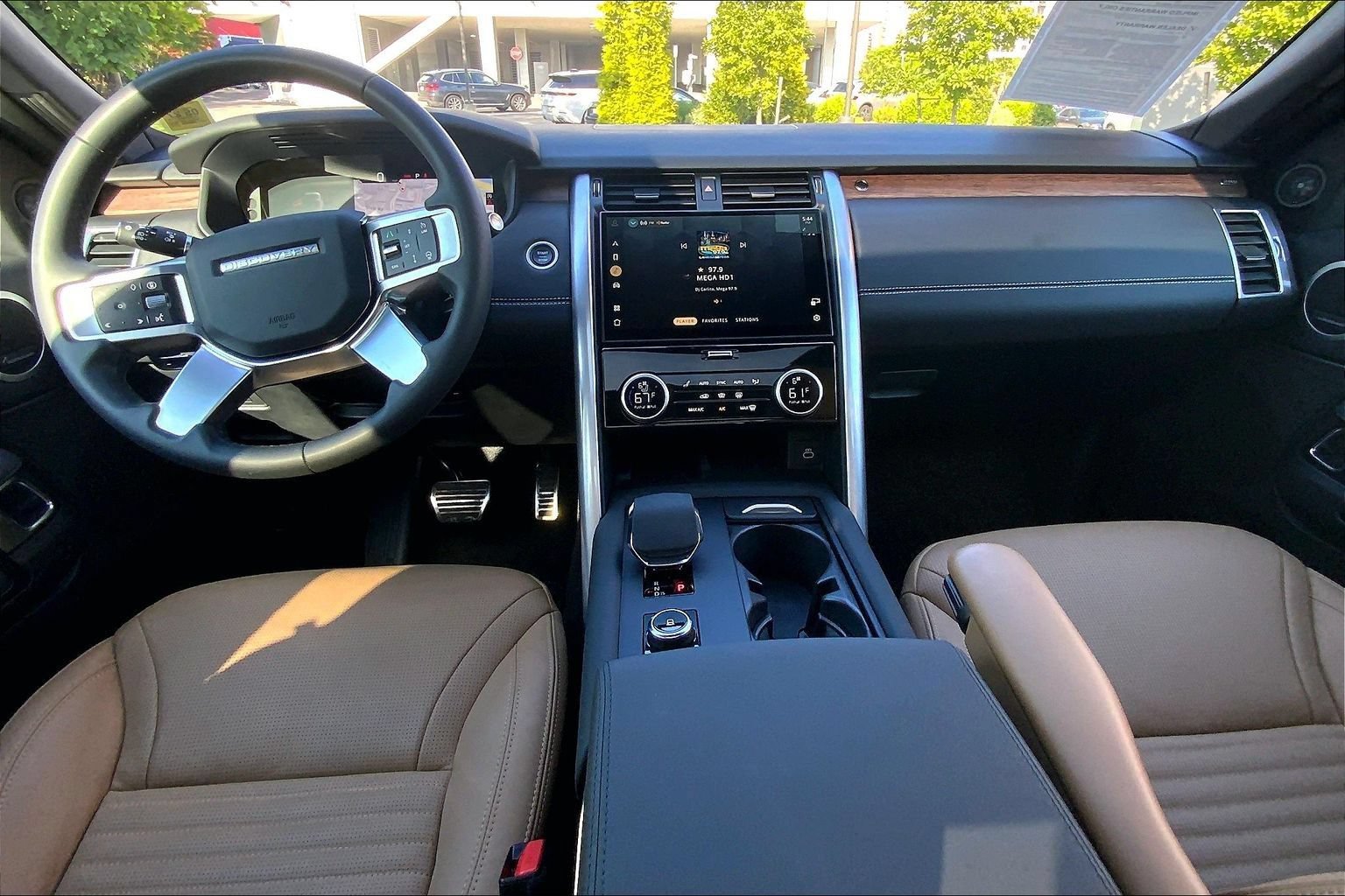 Certified 2025 Land Rover Discovery Dynamic SE AWD/4WD image 15