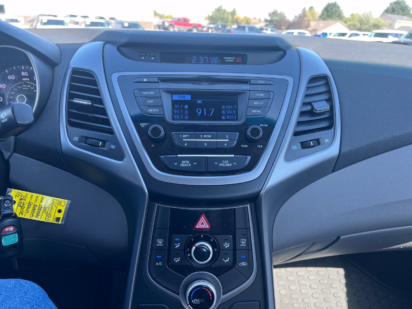 Used 2015 Hyundai Elantra SE FWD image 19