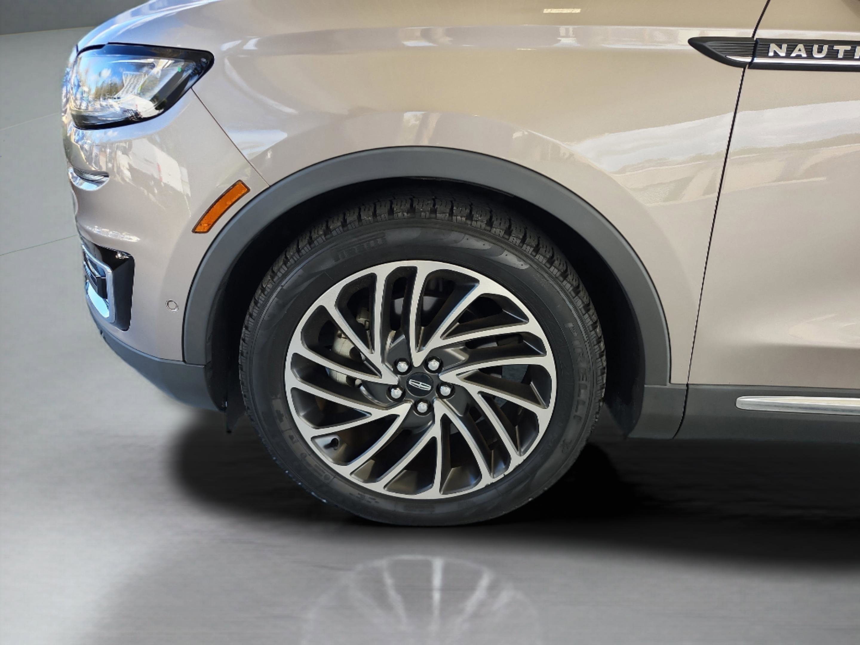 Used 2019 Lincoln Nautilus Reserve image 10