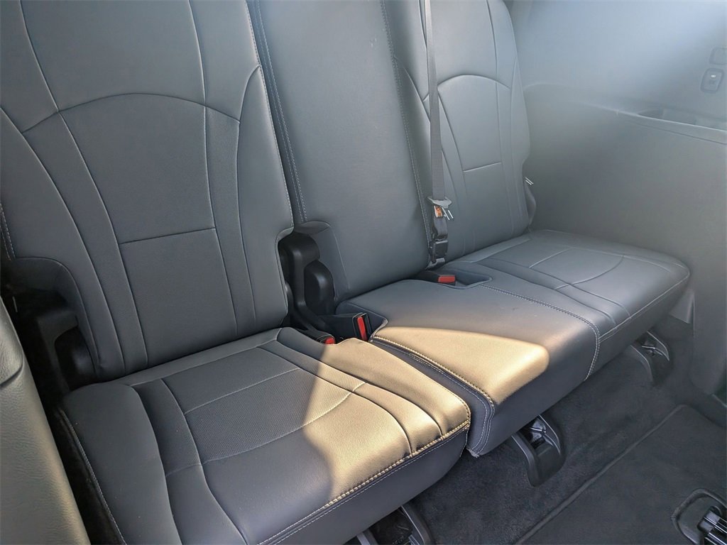 Used 2024 Buick Enclave Premium image 30