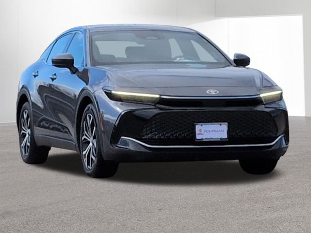 Used 2024 Toyota Crown Limited image 3