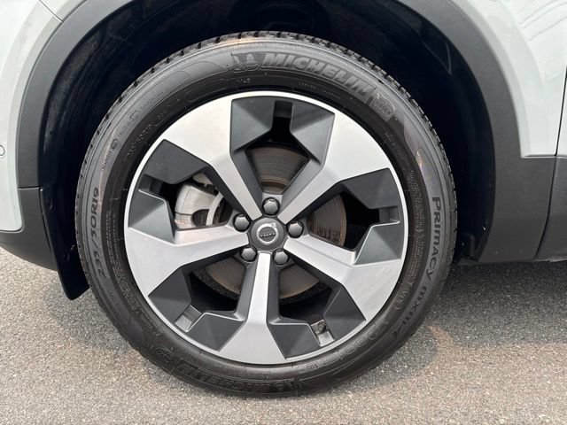 Certified 2025 Volvo XC40 B5 Plus AWD/4WD image 9