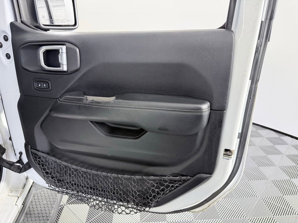 Used 2018 Jeep Wrangler Unlimited Sahara image 10