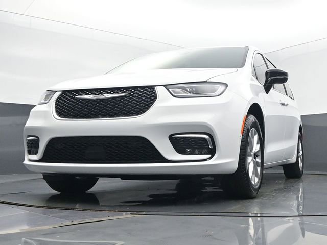 New 2025 Chrysler Pacifica Select w/ Uconnect Theater Family Group AWD/4WD image 46