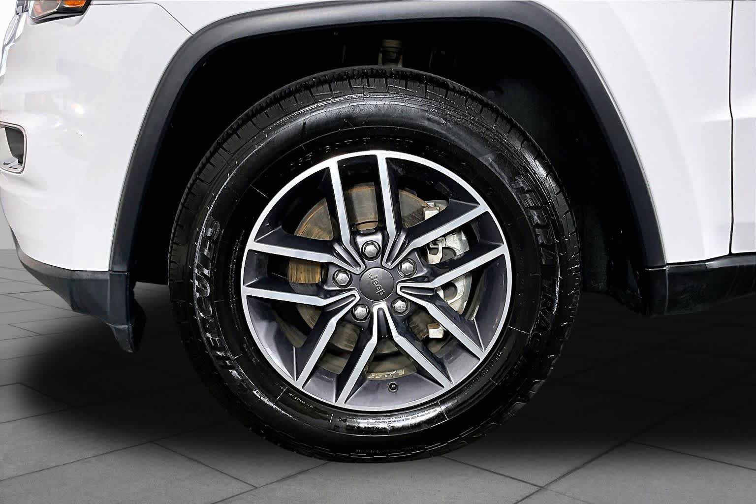 Used 2019 Jeep Grand Cherokee Limited AWD/4WD image 11