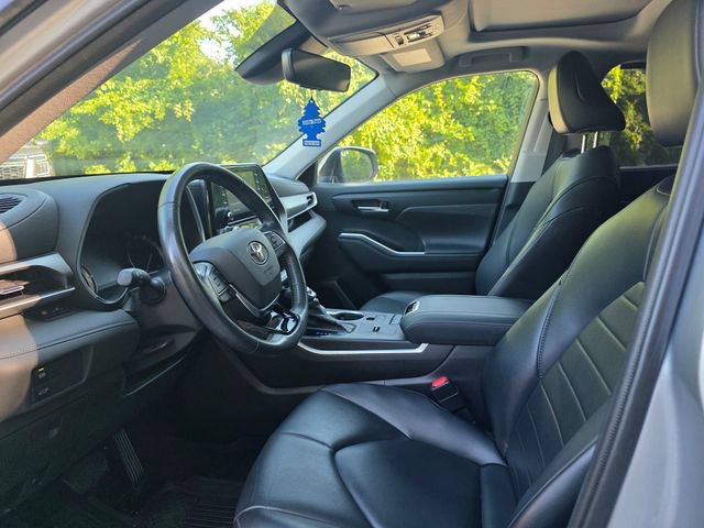 Used 2020 Toyota Highlander XLE FWD image 6