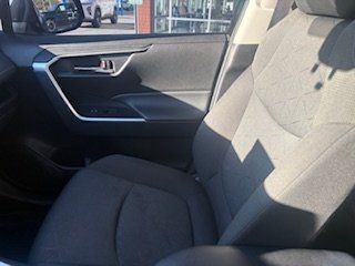 Used 2021 Toyota RAV4 XLE w/ Convenience Package image 12
