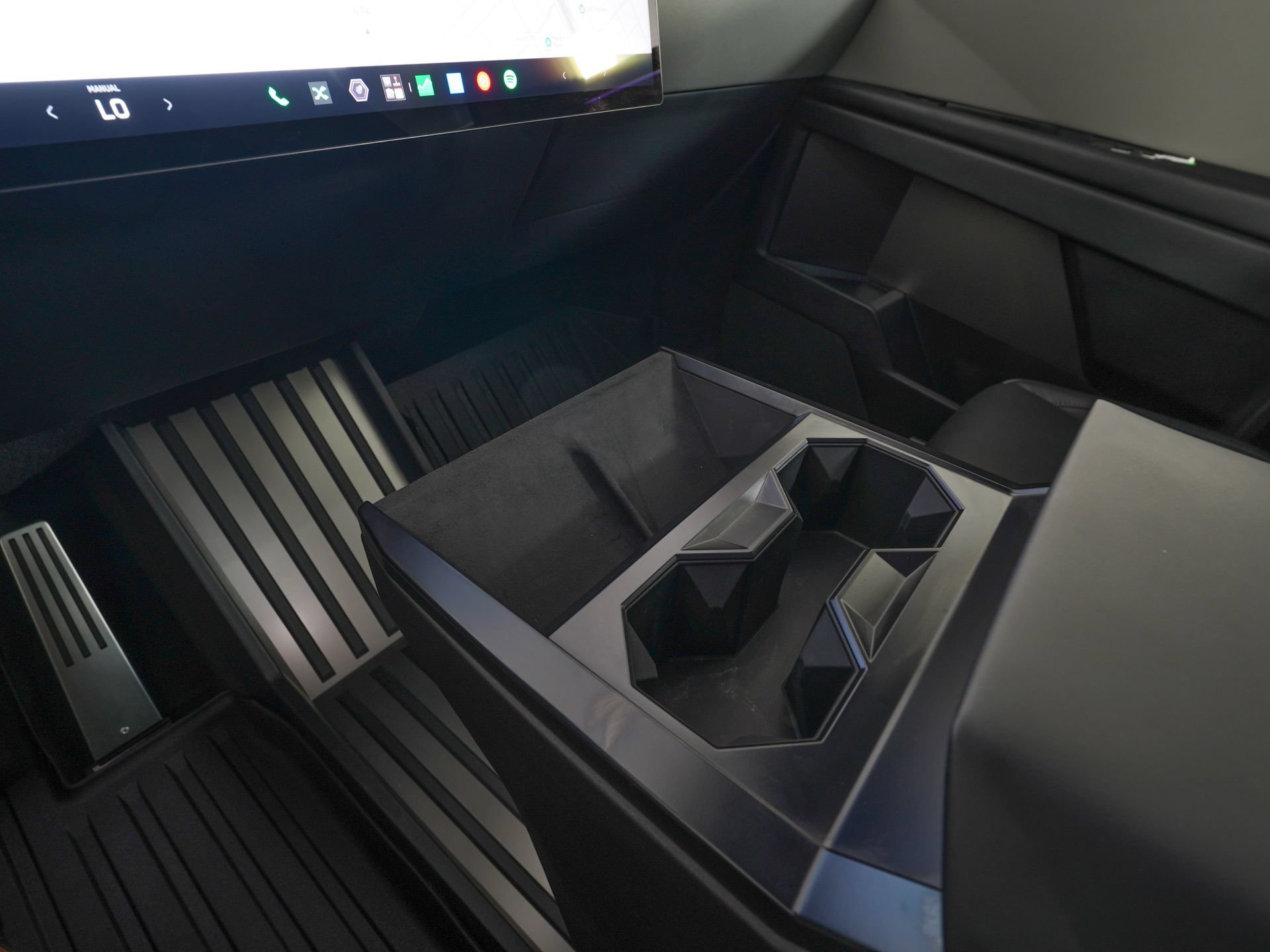 Used 2024 Tesla Cybertruck AWD Crew Cab image 19