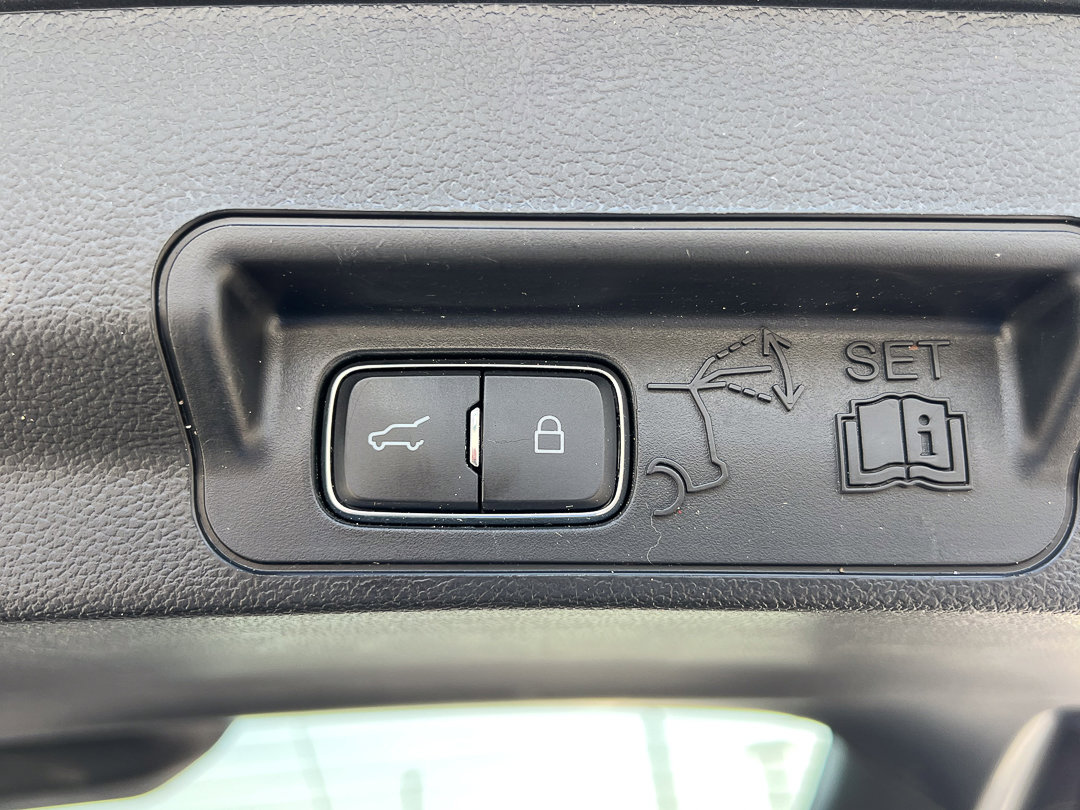Used 2022 Ford Explorer Limited w/ Limited Technology Package image 10
