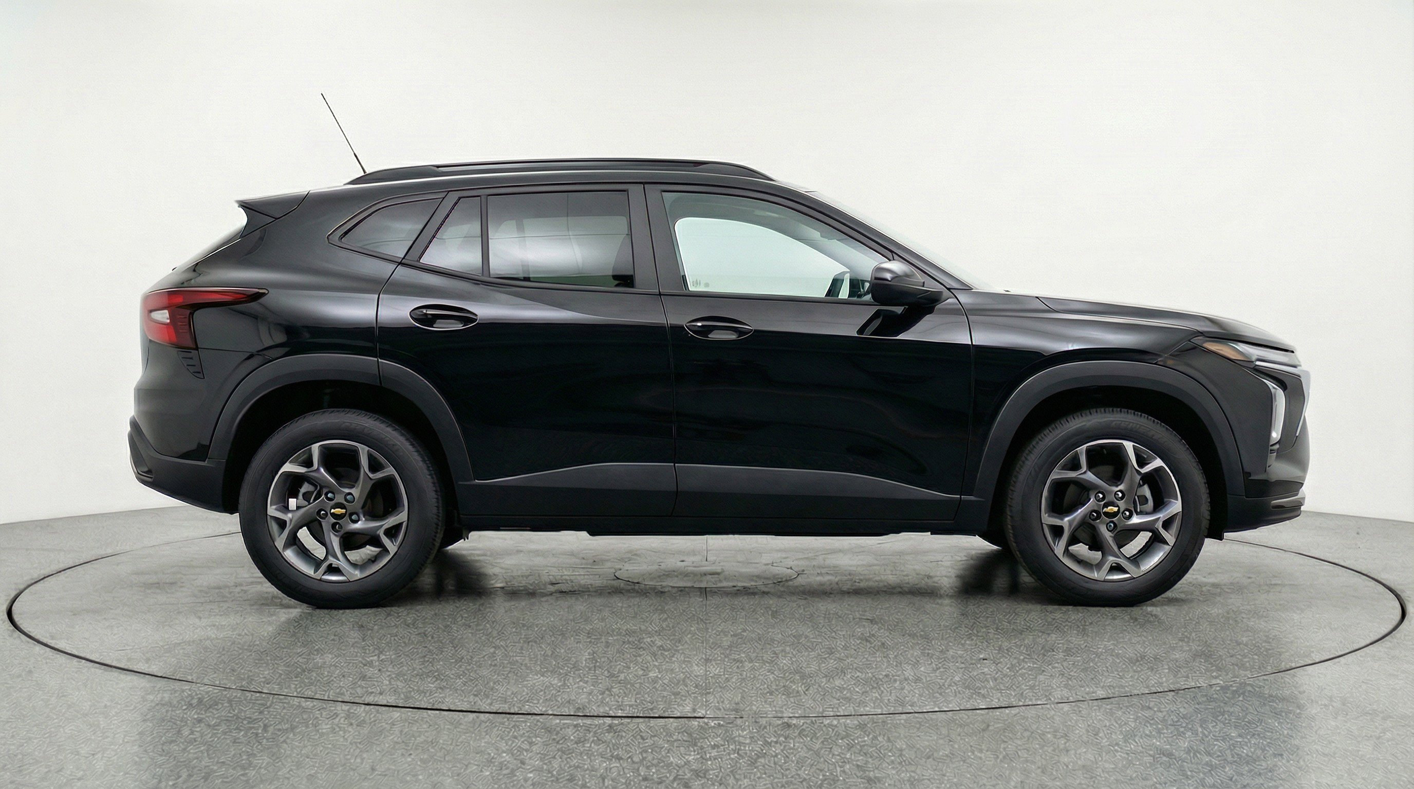 Used 2025 Chevrolet Trax LT w/ LT Convenience Package image 11