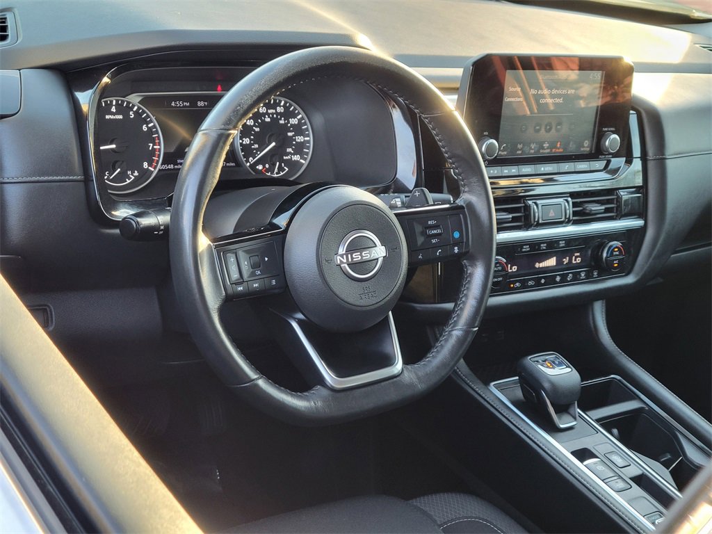 Used 2022 Nissan Pathfinder SV image 3