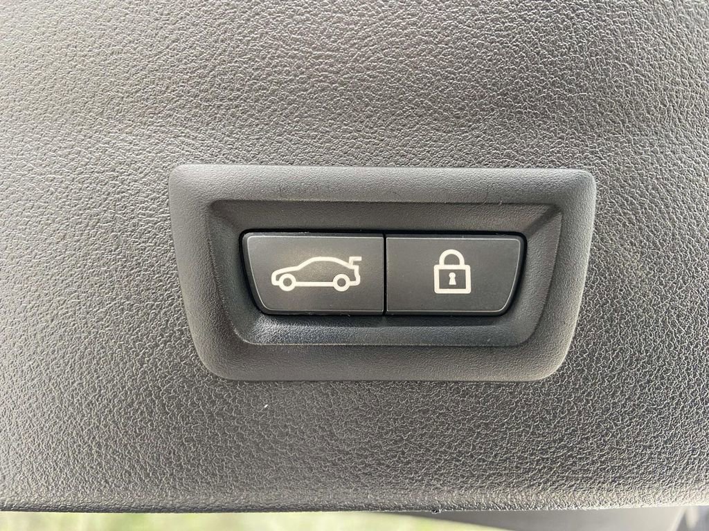 Used 2022 BMW X4 xDrive30i w/ Parking Assistance Package image 11