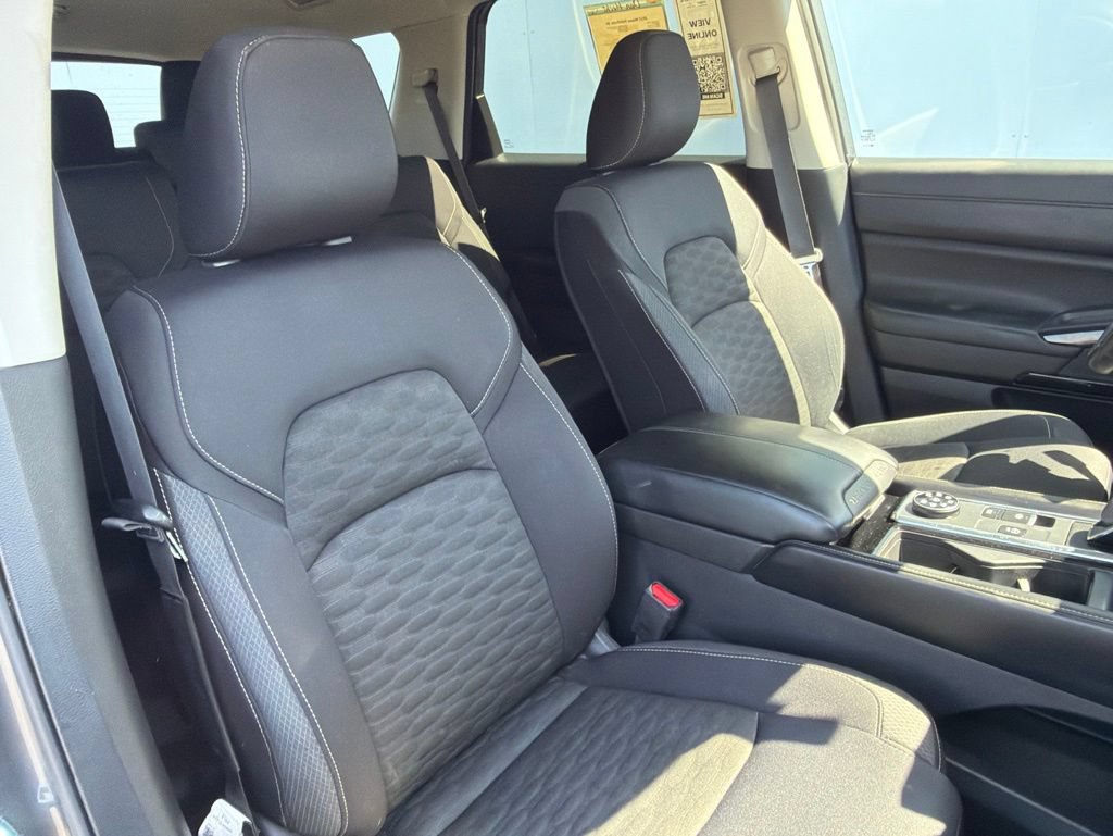 Used 2023 Nissan Pathfinder SV AWD/4WD image 5