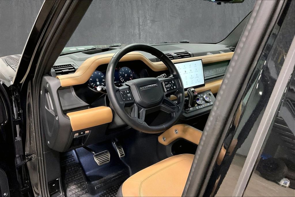 Used 2025 Land Rover Defender 110 V8 AWD/4WD image 17