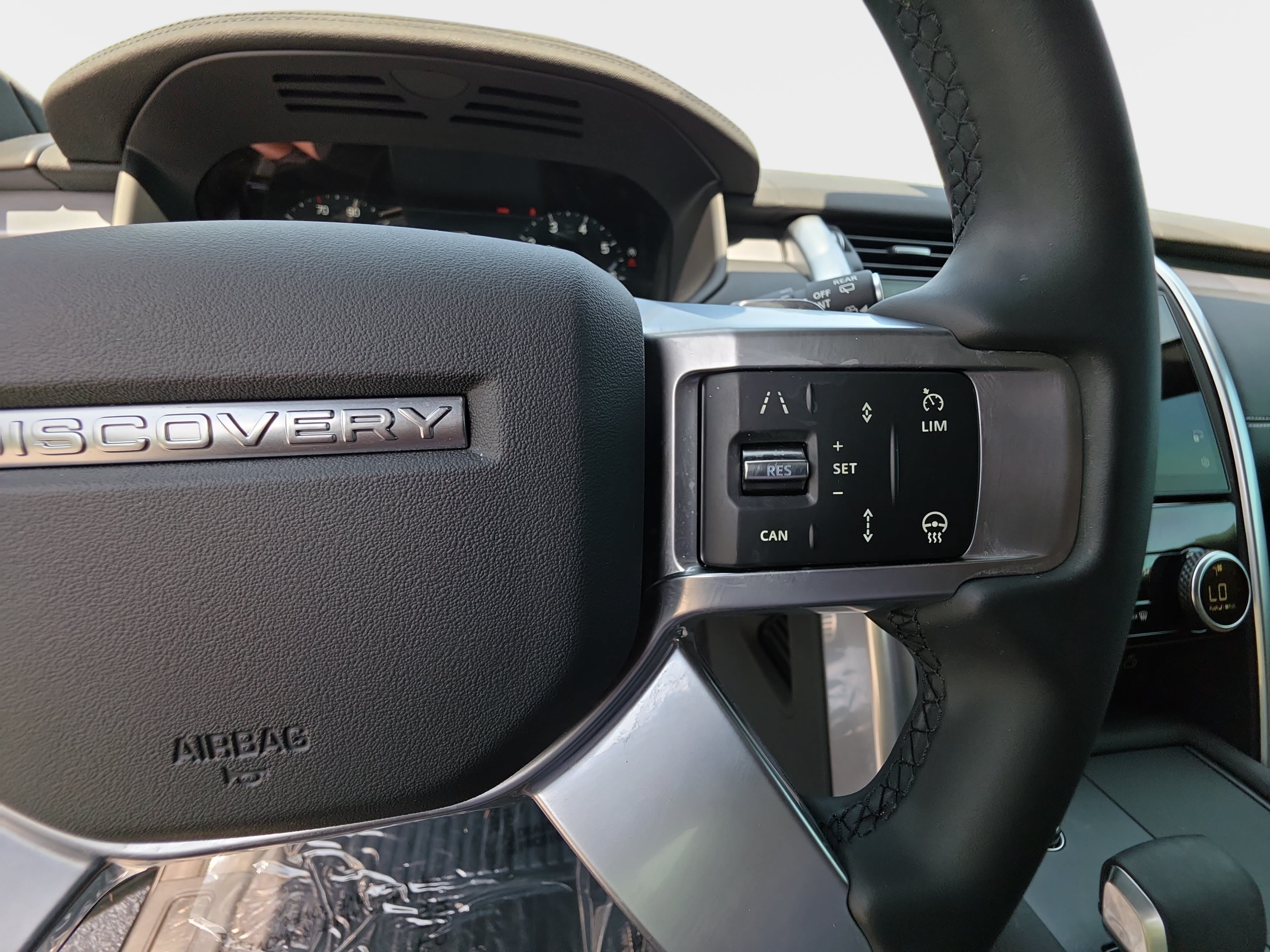 Used 2025 Land Rover Discovery Dynamic SE AWD/4WD image 20