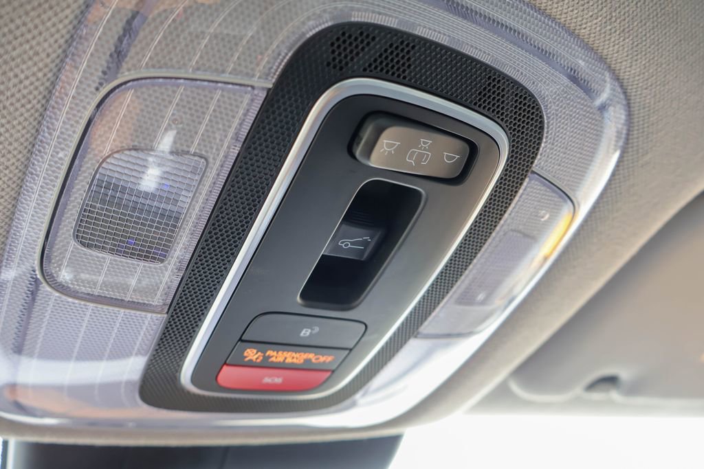 Used 2025 Hyundai Elantra Limited FWD image 18