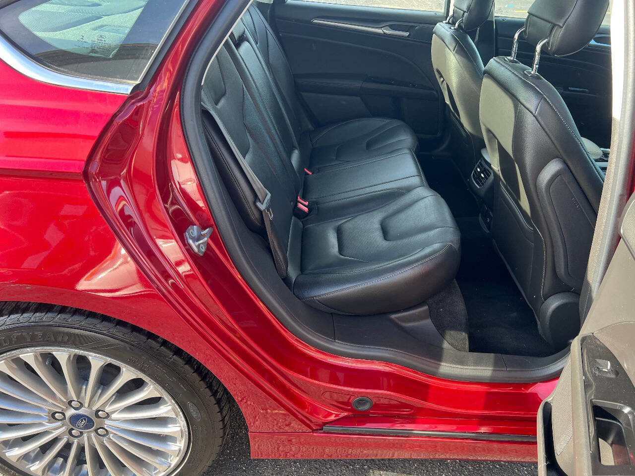 Used 2013 Ford Fusion Titanium w/ Titanium Driver Assist Pkg FWD image 24