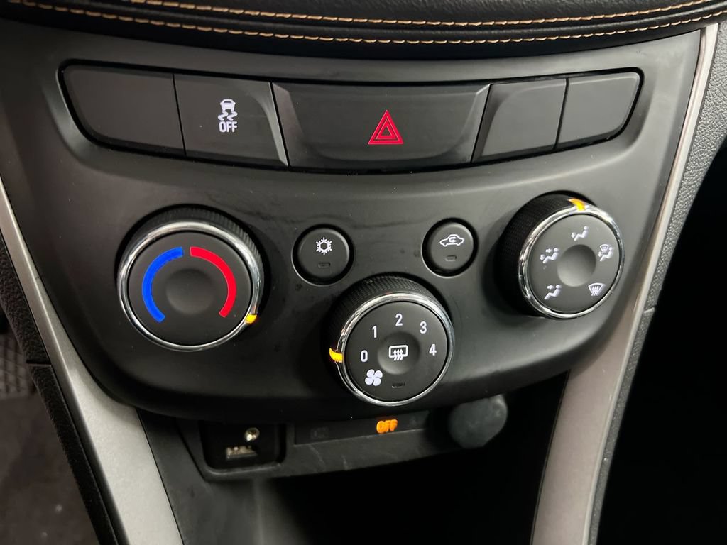 Used 2018 Chevrolet Trax LT w/ LT Convenience Package FWD image 16