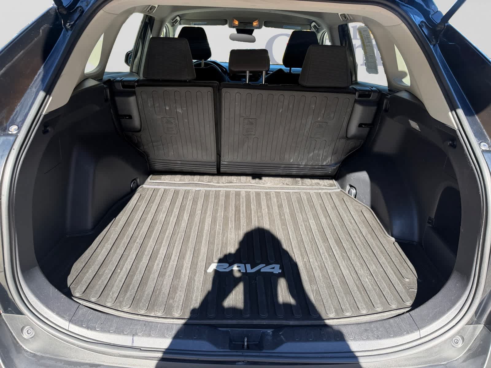 Used 2019 Toyota RAV4 LE w/ All Weather Liner Package AWD/4WD image 4
