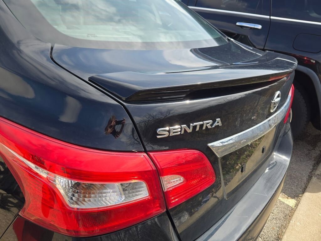 Used 2019 Nissan Sentra SR image 6