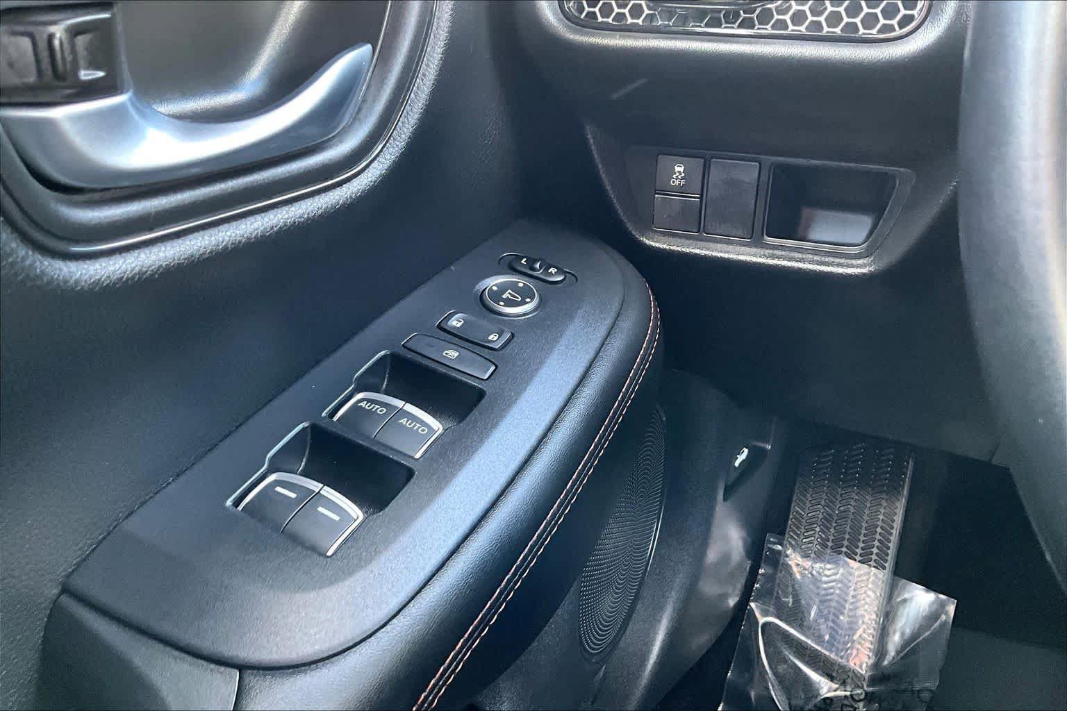Used 2025 Honda HR-V Sport image 32