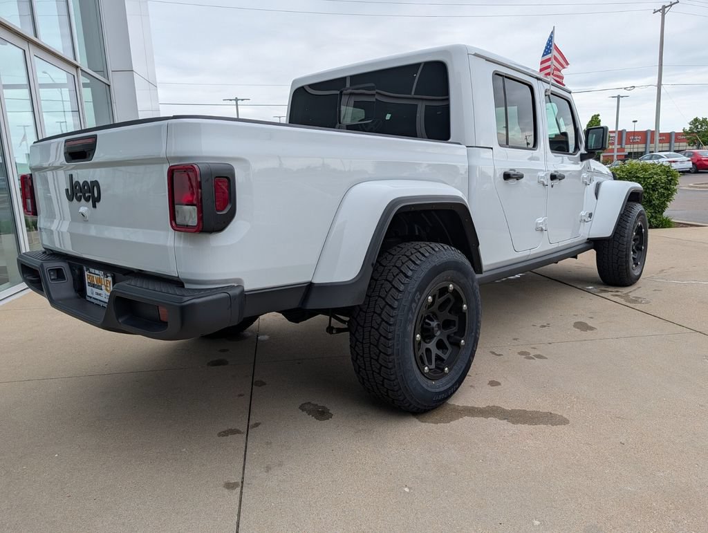 Used 2025 Jeep Gladiator Sport AWD/4WD image 3