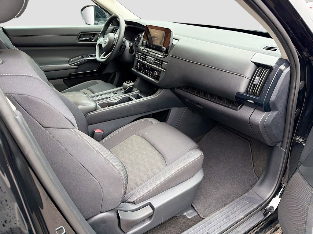 Used 2024 Nissan Pathfinder S image 13