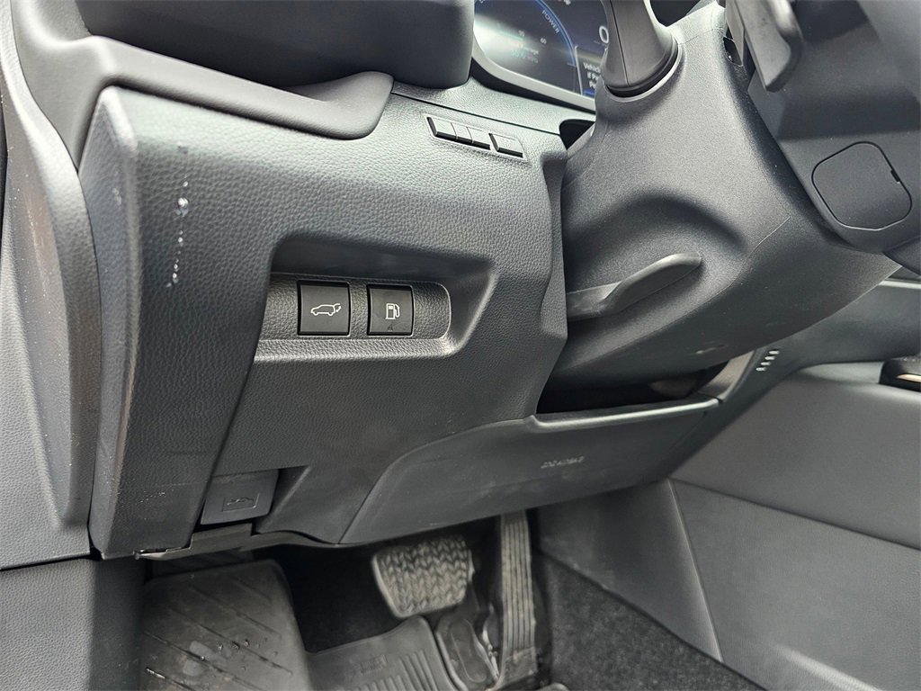 Used 2025 Toyota Crown Signia w/ Advanced Technology Package image 24