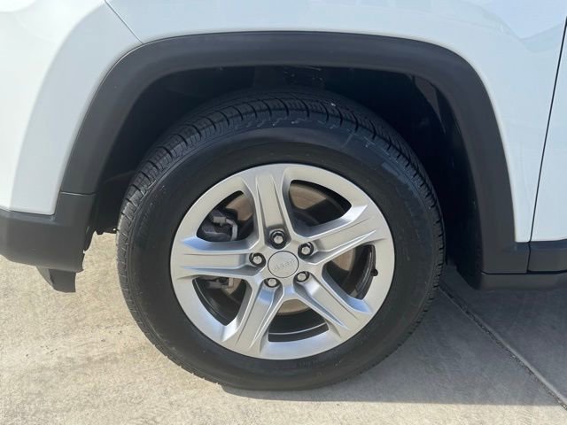 Used 2023 Jeep Compass Latitude image 17