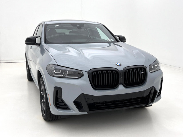 Certified 2025 BMW X4 M40i w/ Premium Package AWD/4WD image 3