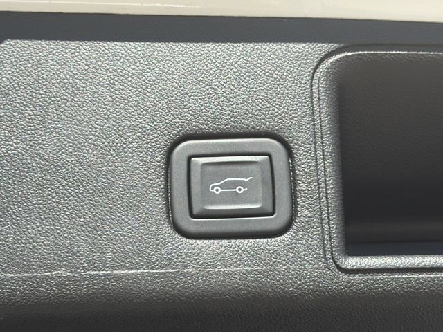 Used 2024 GMC Terrain SLE w/ Driver Convenience Package image 19