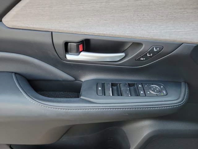 Used 2024 Toyota Grand Highlander Limited image 8