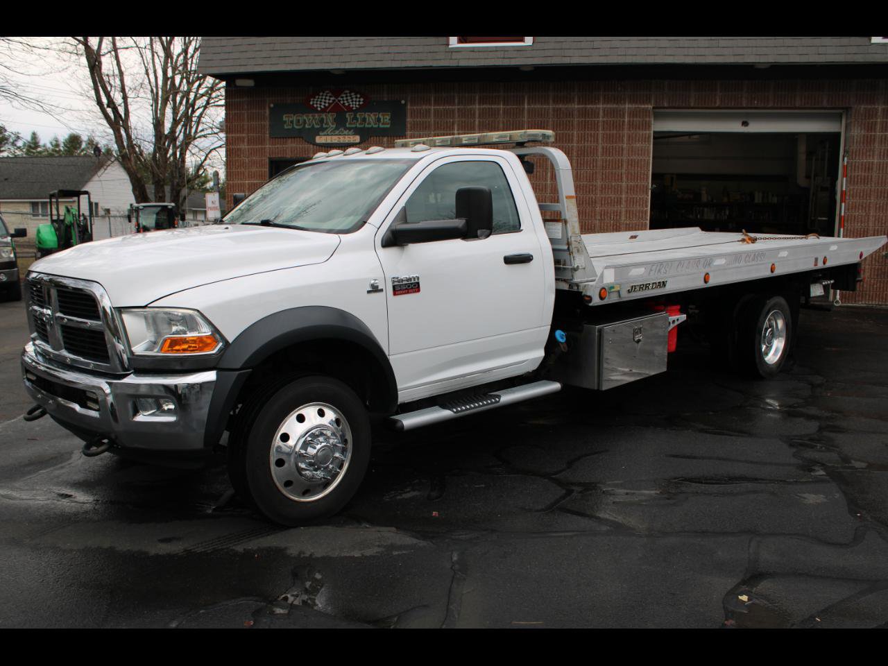 Used 2012 RAM 5500 SLT RWD image 1